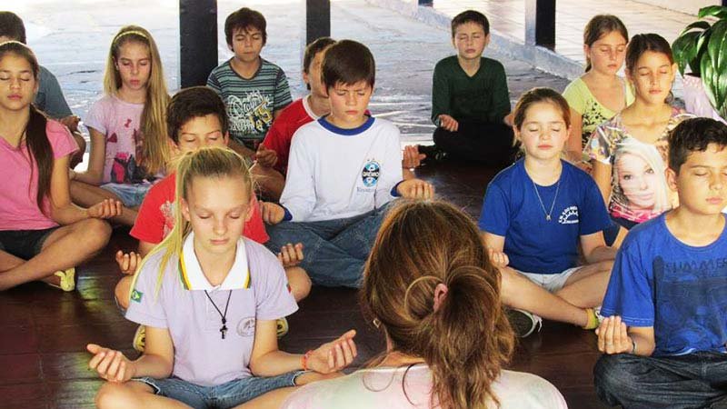 criancas_meditam_2